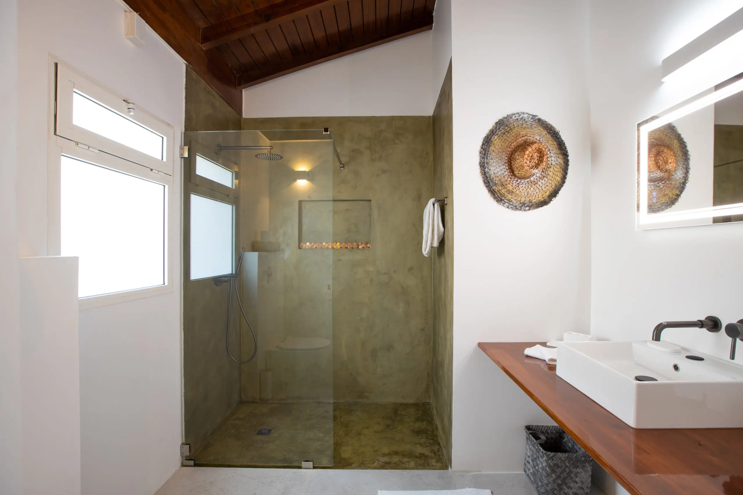 img-location