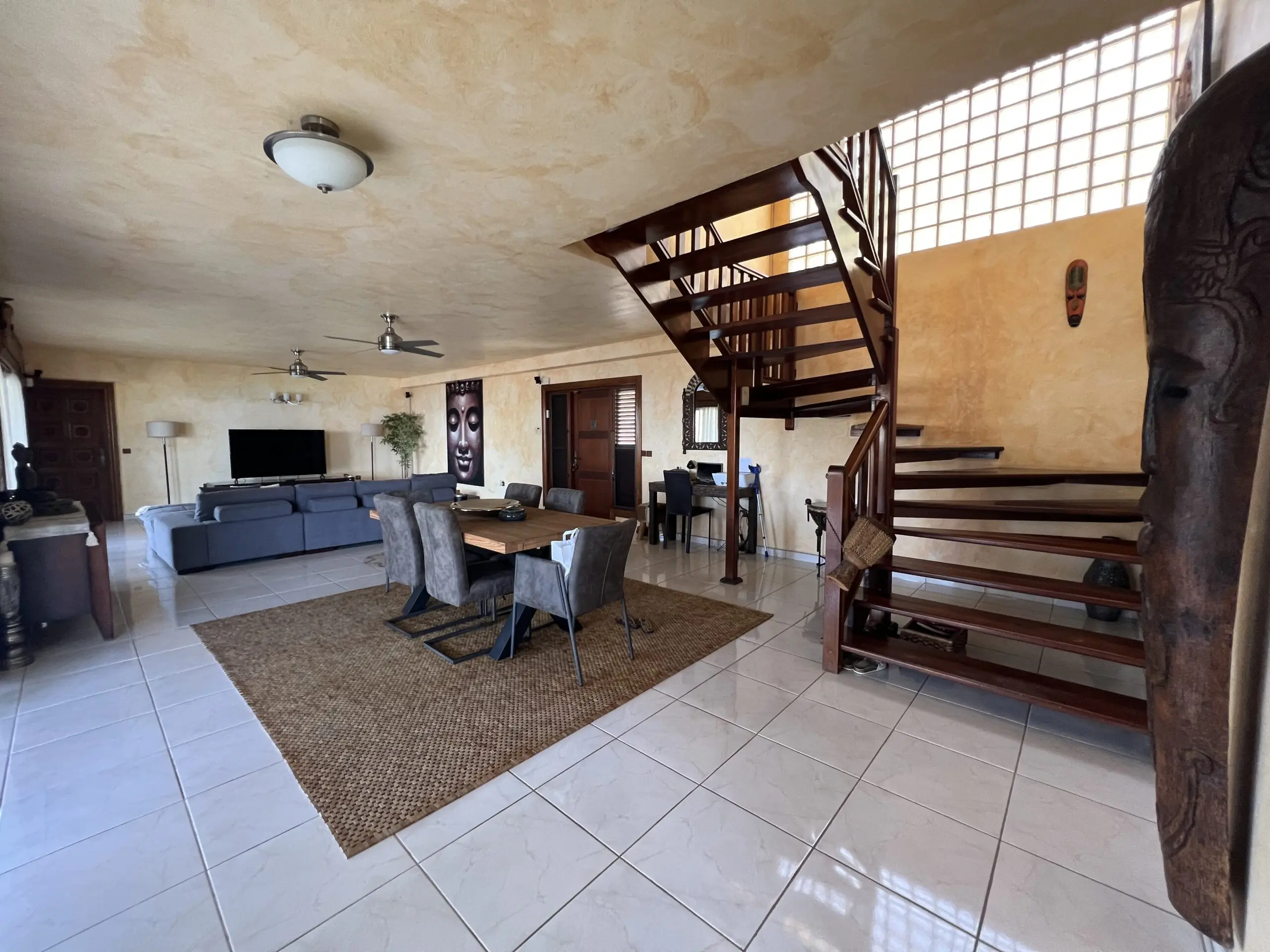 img-location